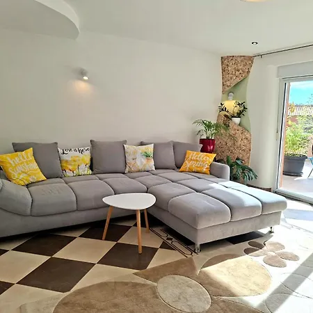 Paradise For Children, Oros Medulin