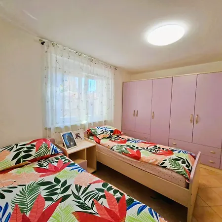 Apartman Paradise For Children, Oros
