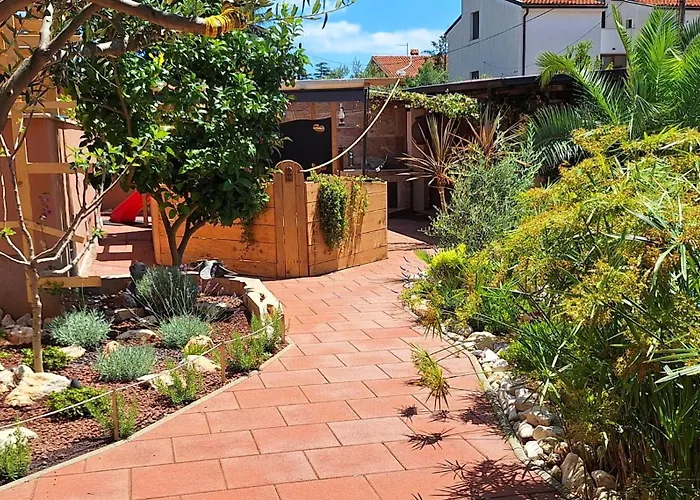 Paradise For Children, Oros Apartman *