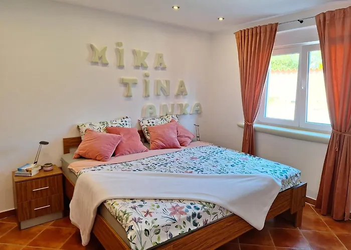 Paradise For Children, Oros Apartman *