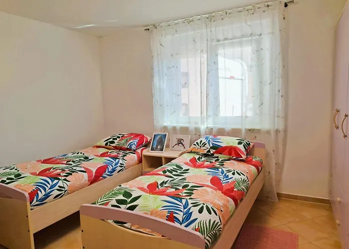Apartman Paradise For Children, Oros