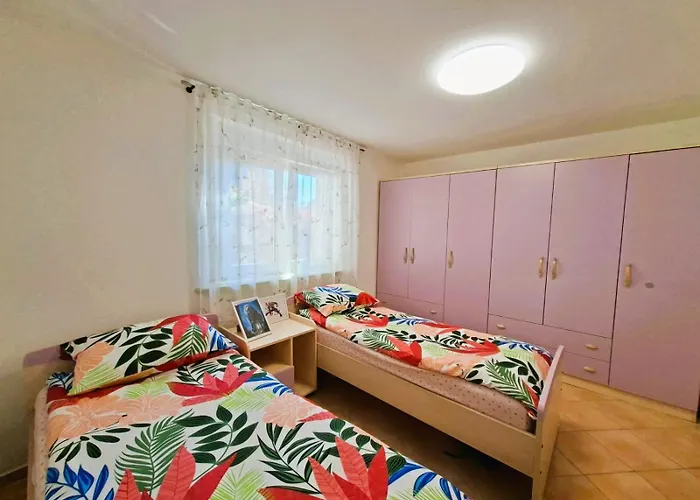 Apartman Paradise For Children, Oros
