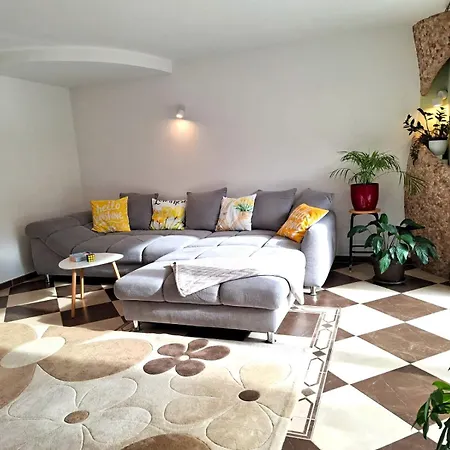 Apartman Paradise For Children, Family Oros Medulin