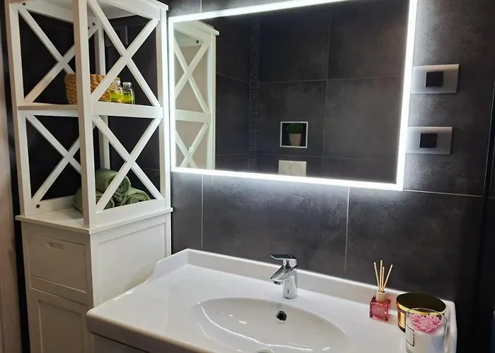 Paradise For Children, Family Oros